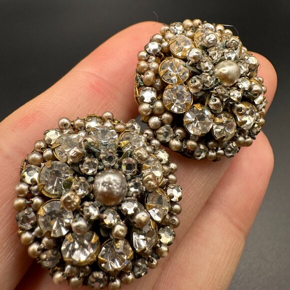 VINTAGE MIRIAM HASKELL GOLD PLATED FAUX PEARLS RHINESTONES CLIP ON EARRINGS - Picture 10 of 13